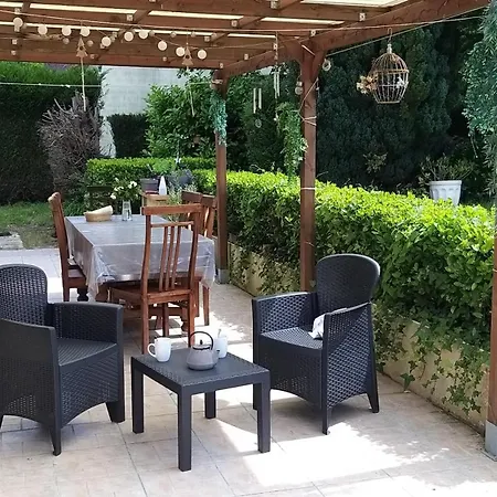 1 A 2 Chez Valerie Gouffe *