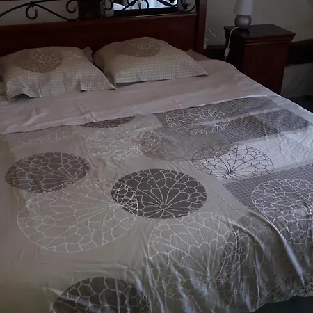 1 à 2 Chambres Climatisées chez Valérie Gouffé *