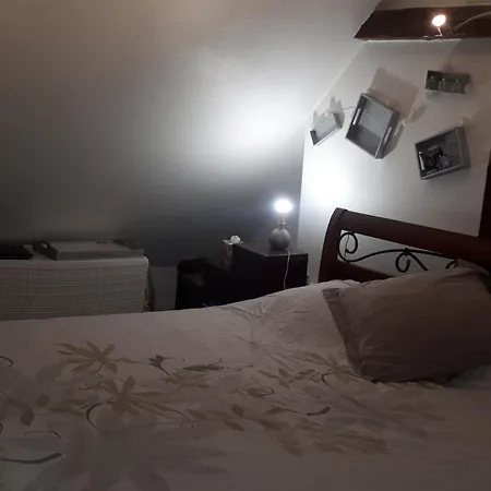 Bed & Breakfast 1 à 2 Chambres Climatisées chez Valérie Gouffé *