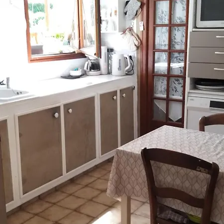 1 à 2 Chambres Climatisées chez Valérie Gouffé *