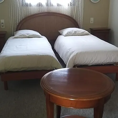 1 à 2 Chambres Climatisées chez Valérie Gouffé Bed & Breakfast Parigné-lʼÉvêque