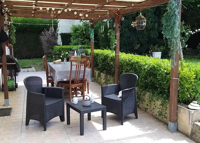 1 à 2 Chez Valérie Gouffé *