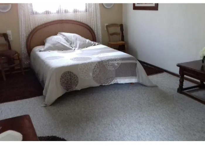 1 à 2 Chez Valérie Gouffé Couette-café Parigné-lʼÉvêque