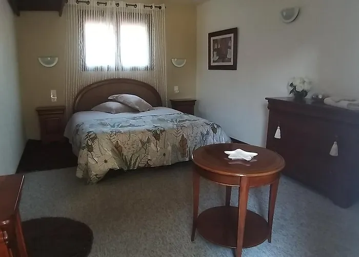 1 à 2 Chez Valérie Gouffé Couette-café