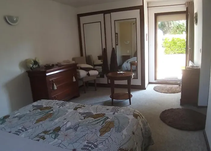 1 à 2 Chez Valérie Gouffé Couette-café Parigné-lʼÉvêque